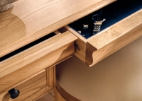 Willis & Gambier Bordeaux Dressing Table